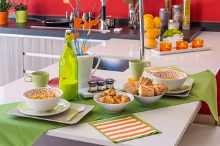 Muebles de cocina, encimera y electrodomésticos