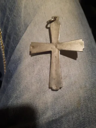 Crucifijo de plata con figura