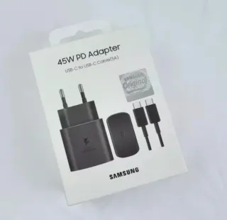 Cargador Samsung 45W PD con cable USB-C a USB-C.