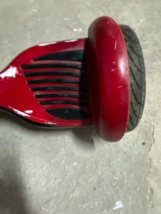 Patinete eléctrico rojo