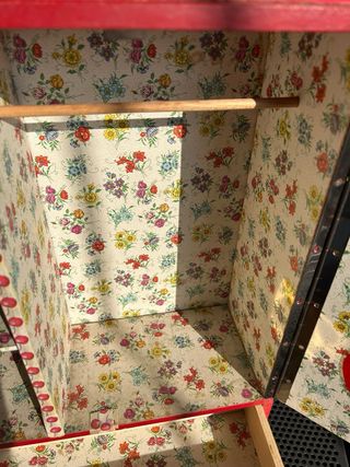 Mobiletto bambole anni '70 rosso