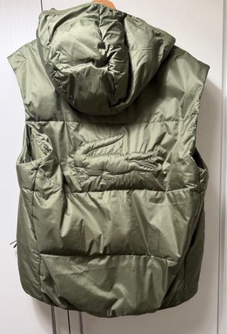 Chaleco acolchado Lacoste verde con capucha