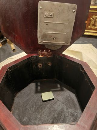 Gramófono “His Masters Voice” funcionando años 20