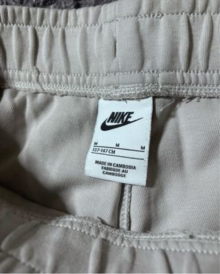 Pantalón Nike Tech Gris