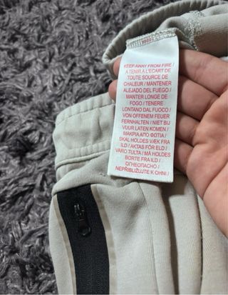 Pantalón Nike Tech Gris