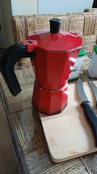 Lote Cocina: Cafetera, Cuchillos, tabla madera etc