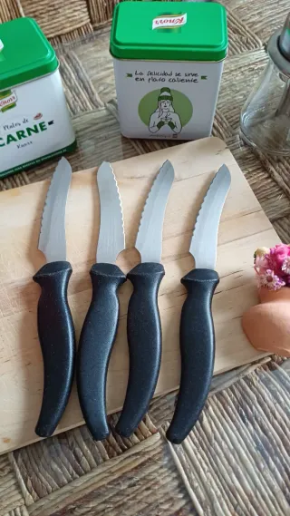 Lote Cocina: Cafetera, Cuchillos, tabla madera etc