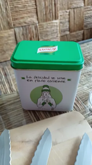 Lote Cocina: Cafetera, Cuchillos, tabla madera etc