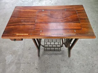 Máquina de coser antigua ALFA