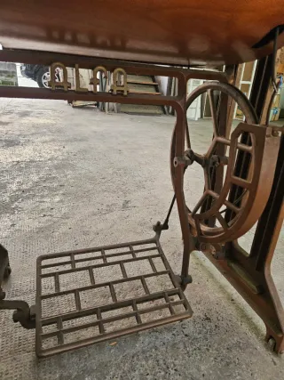 Máquina de coser antigua ALFA