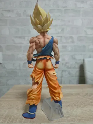 Son goku súper sayajin 1