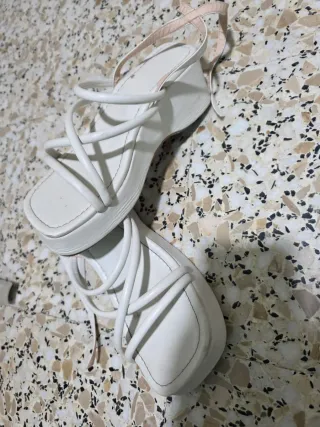 Sandalias blancas de cuña