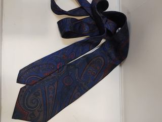 Elegante corbata Massimo Dutti azul y roja