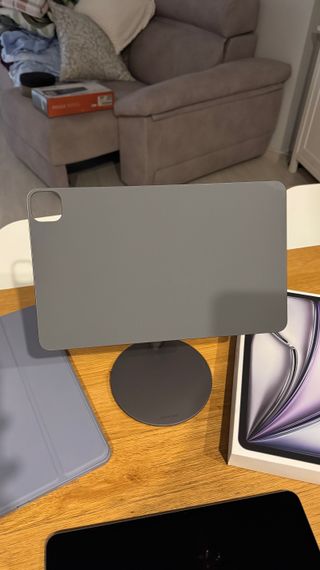 iPad Air 13" M2 128GB Wi-Fi + funda + soporte