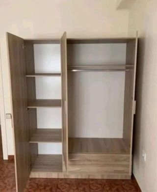 Armario blanco de madera