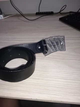 Cinturón hebilla póker diamantes