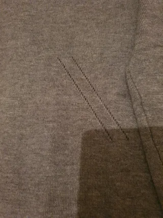 Jersey cuello pico gris