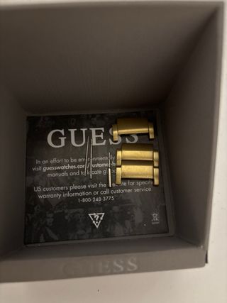 Reloj Guess Dorado y Negro