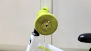 Bici sin pedales Btwin blanca y verde para niños