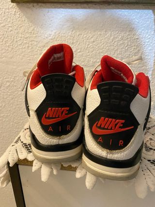 Air Jordan 4 Retro Roja Blanca