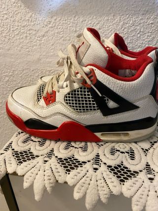 Air Jordan 4 Retro Roja Blanca