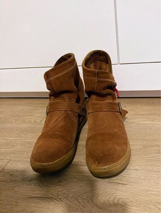 Botines marrones de piel vuelta