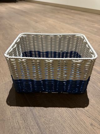 Caja de almacenaje Ikea mimbre azul y blanco