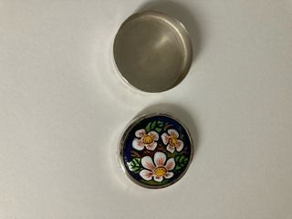 Pastillero plata y esmalte flores