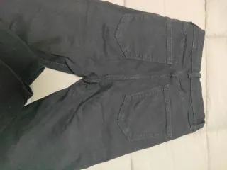 Pantalón vaquero pitillo negro Zara T.36