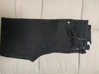 Pantalón vaquero pitillo negro Zara T.36