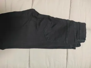 Pantalón vaquero pitillo negro Zara T.36