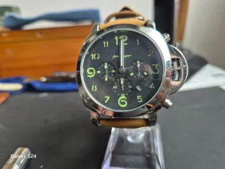 Reloj de pulsera con correa de cuero