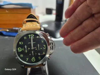 Reloj de pulsera con correa de cuero
