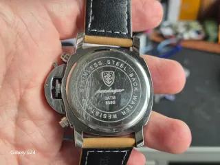 Reloj de pulsera con correa de cuero