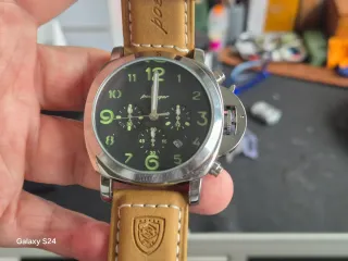 Reloj de pulsera con correa de cuero