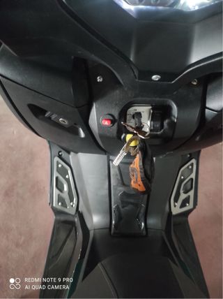 Maxiscooter GTS 330 Verde