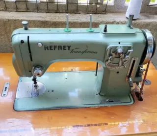 Máquina de coser Refrey 327