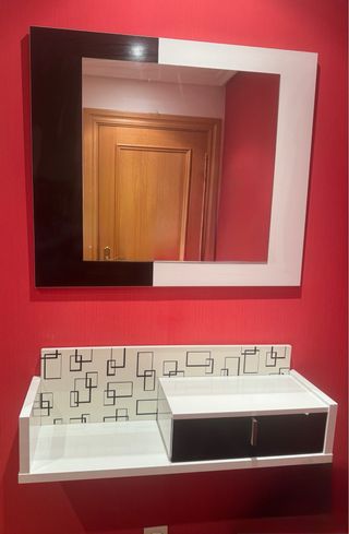 Recibidor moderno con espejo