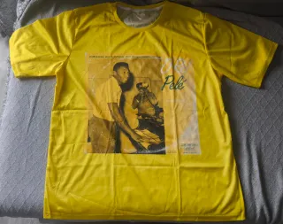 Camiseta amarilla con estampado de Futbolista Pelé