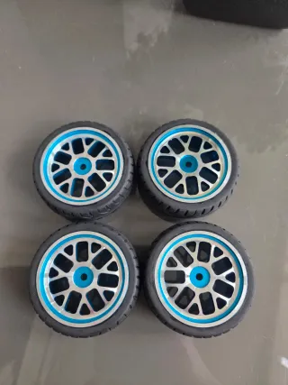 RUEDAS RC 1/10 LLANTAS ALUMINIO,YA PEGADAS,NUEVAS