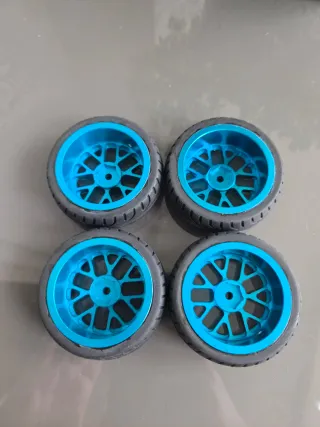 RUEDAS RC 1/10 LLANTAS ALUMINIO,YA PEGADAS,NUEVAS