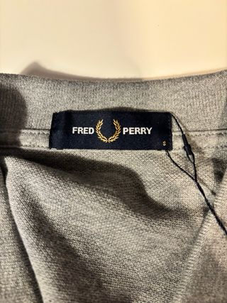 Polo Fred Perry gris talla S nuevo  con etiqueta.