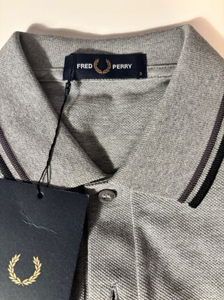 Polo Fred Perry gris talla S nuevo  con etiqueta.