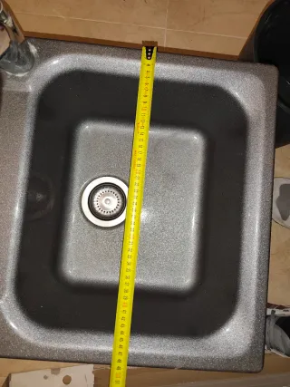 Pila doble con grifo y latiguillos