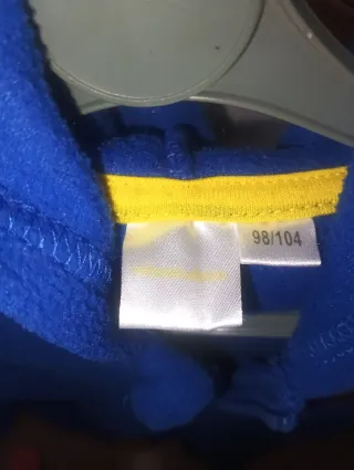 Pijama azul y amarillo con capucha Pj maks.