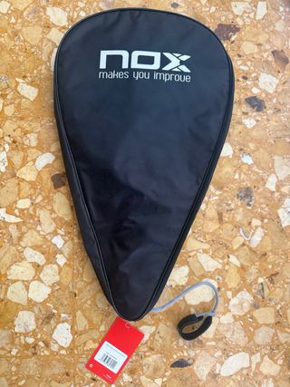 Pala de pádel Nox AT10 18K