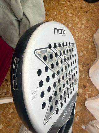 Pala de pádel Nox AT10 18K