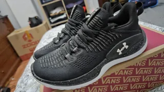 Zapatillas Under Armour Flow Negras/Grises
