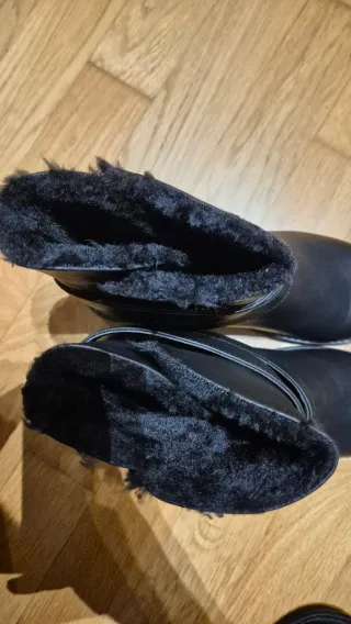 Stivaletti donna neri con pelliccia