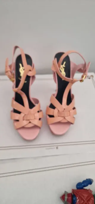 Saint Laurent Sandalias Rosadas y Doradas